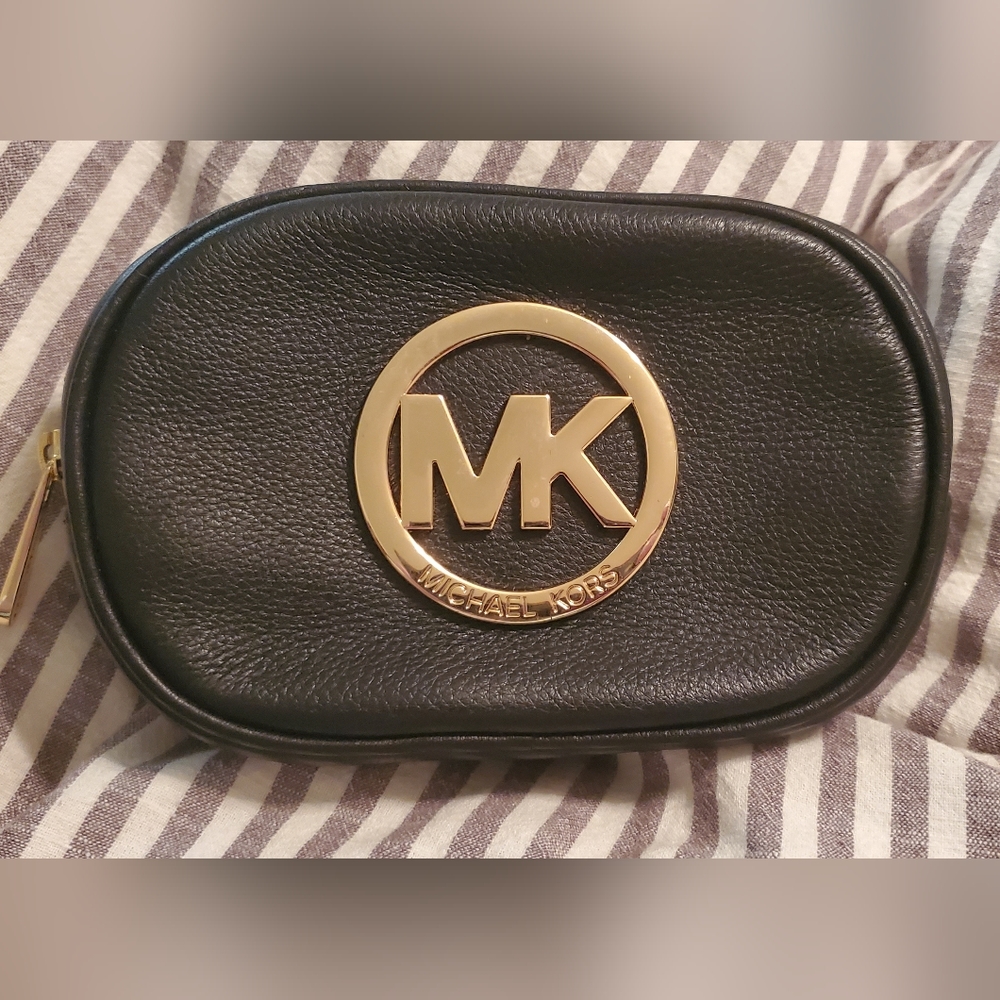 Michael Kors pouch